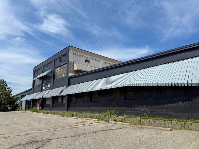 Primary Photo Of 5739 Natural Bridge Rd, Saint Louis Manufacturing For Sale