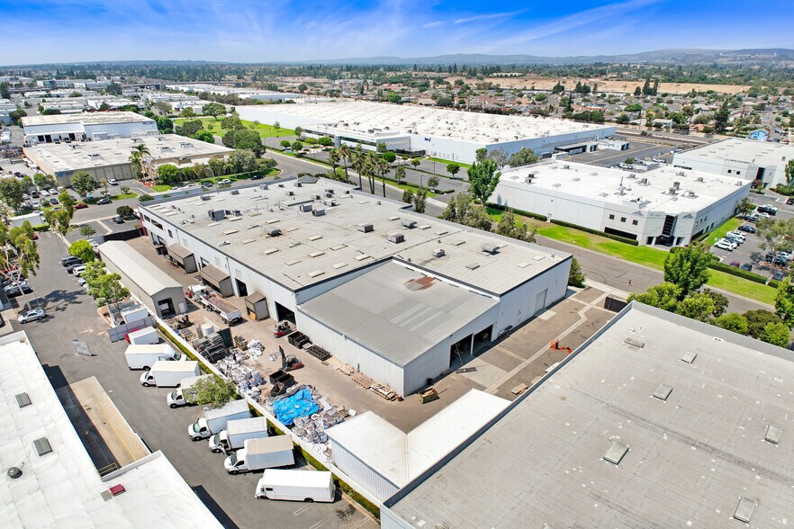 More Photos Of 4900 E Hunter Ave, Anaheim Manufacturing For Sale