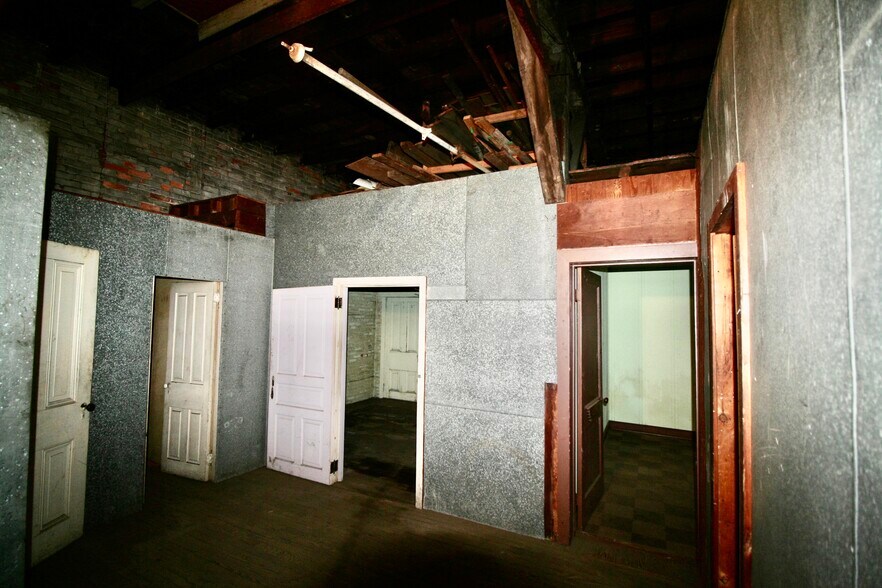 More Photos Of 26 E High St, Pottstown Warehouse For Sale