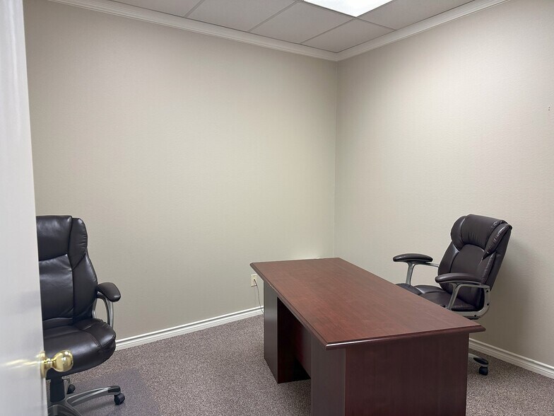 More Photos Of 901 N Mallard St, Palestine Medical For Sale