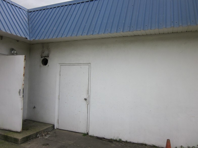 More Photos Of 311 S Burnside Ave, Gonzales Freestanding For Lease