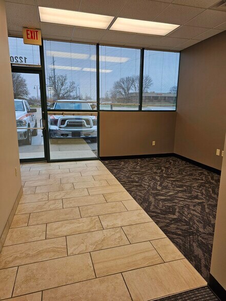 More Photos Of 1210-1218 Windsor Dr, Lee's Summit Office For Lease