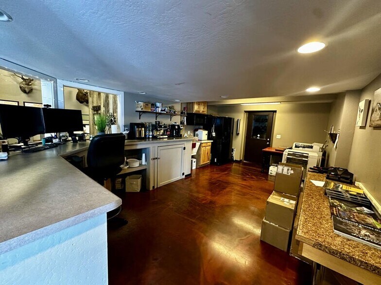 More Photos Of 3811 Crater Lake Hwy, Medford Warehouse For Sale