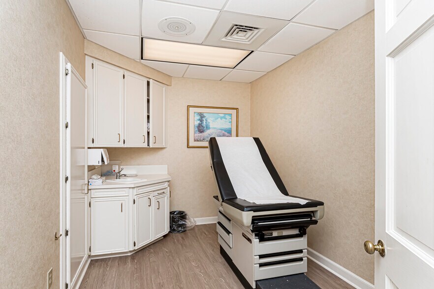 More Photos Of 8425 Cumberland Pl, Baton Rouge Medical For Lease