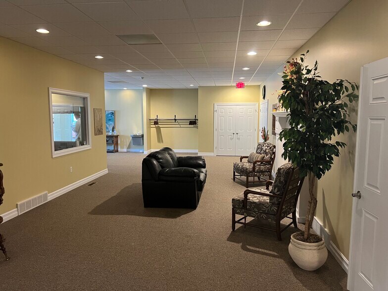 More Photos Of 209 Entrepreneur Dr, Saint Charles Funeral Home For Lease