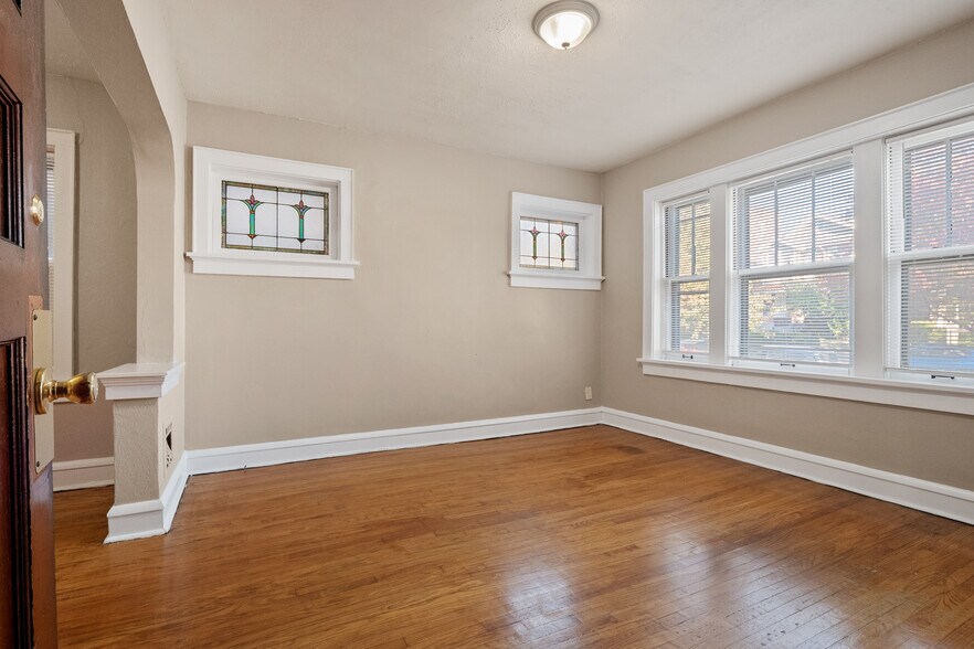 More Photos Of 4950 Winona Ave, Saint Louis Apartments For Sale