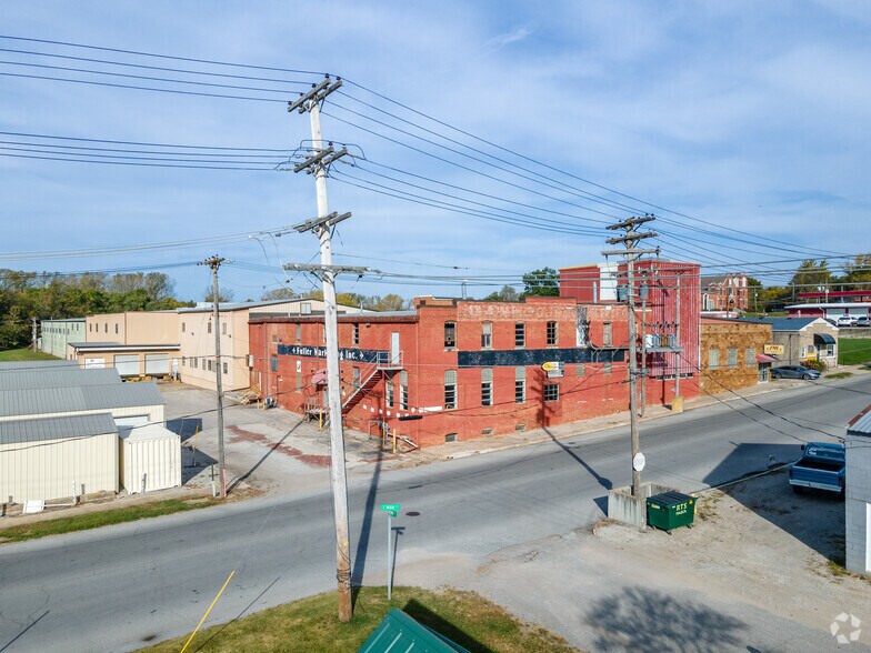 More Photos Of 512 S Main St, Carrollton Warehouse For Lease