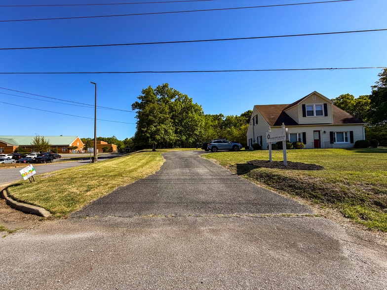 More Photos Of 2292 Lynch Mill Rd, Altavista Office For Lease