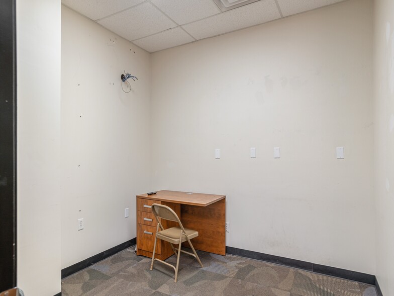 More Photos Of 579 Tunnel Rd, Asheville Freestanding For Lease