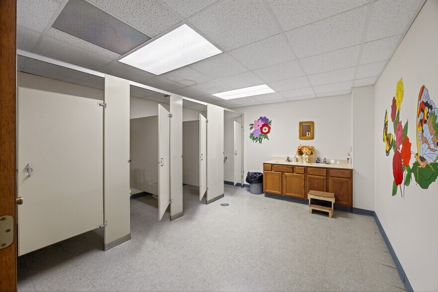 More Photos Of 11141 N Avenue L, La Porte Religious Facility For Sale