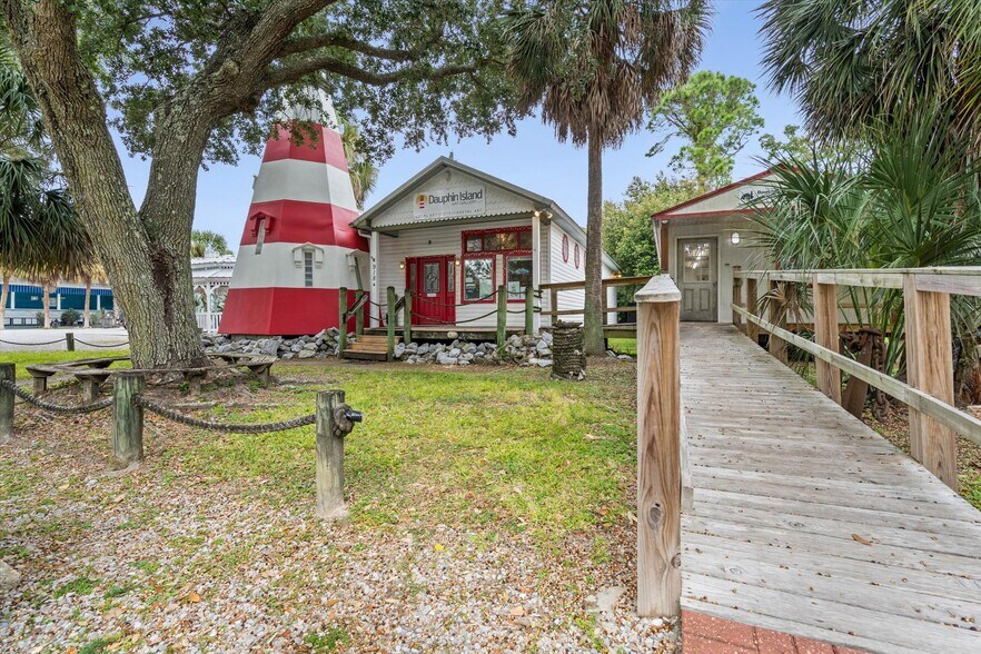 More Photos Of 918 Bienville Blvd, Dauphin Island Flex For Sale