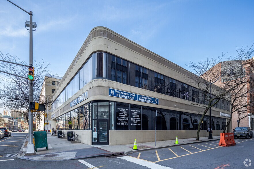 More Photos Of 200 Washington St, Newark Medical For Lease