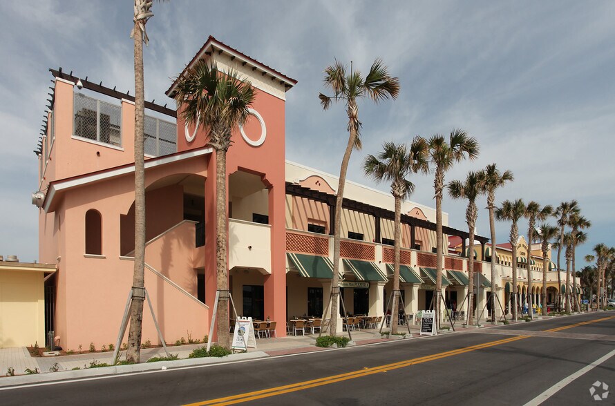 More Photos Of 10 S Ocean Blvd, Lake Worth Beach Storefront For Lease