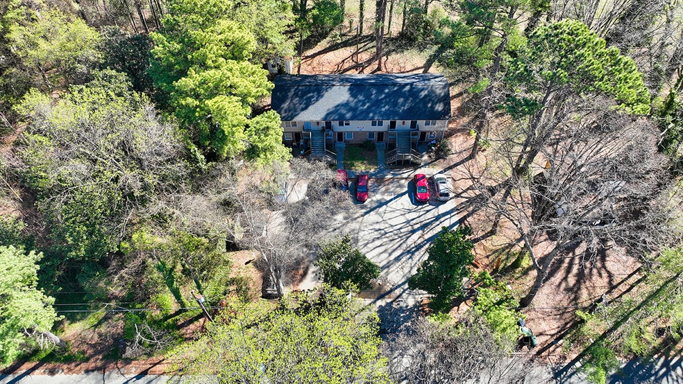 More Photos Of 2705 McArthur Dr, Greensboro Apartments For Sale