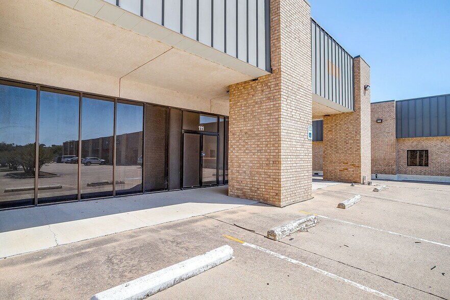 More Photos Of 401 S Jim Wright Fwy, Fort Worth Unknown For Lease