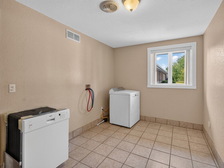More Photos Of 200 S 4th St, Kawkawlin Assisted Living For Sale