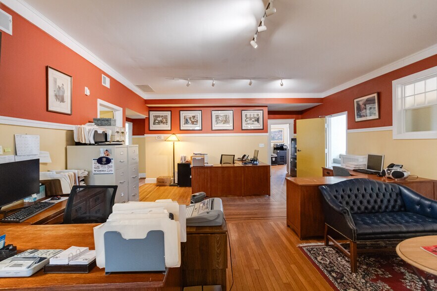 More Photos Of 407 W Pennsylvania Ave, Towson Office For Sale