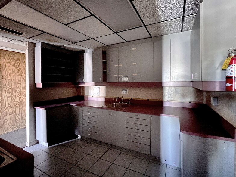 More Photos Of 200 Avenue K SE, Winter Haven Office For Lease