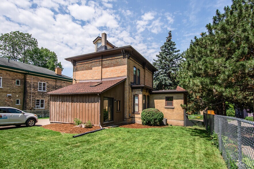 More Photos Of 109 College St, Kitchener Office For Sale