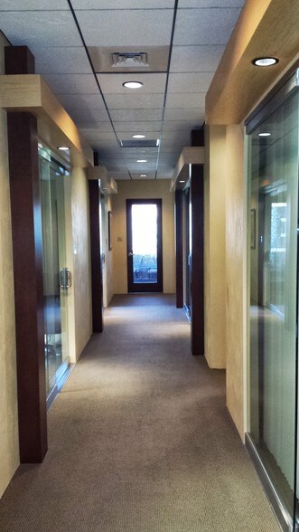More Photos Of 4725 Village Plaza Loop, Eugene Office For Sale