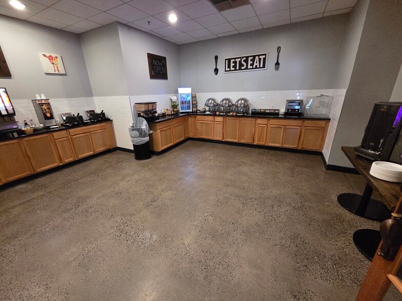 More Photos Of 1777 Burrstone Rd, New Hartford Hospitality For Sale
