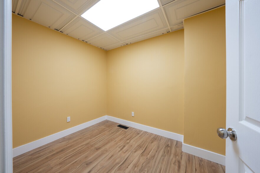 More Photos Of 1095 W Huron St, Waterford Medical For Lease