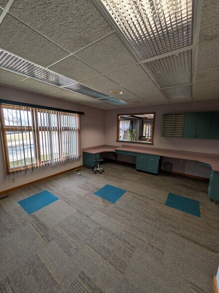 More Photos Of 1011 E Saint Maartens Dr, Saint Joseph Medical For Lease