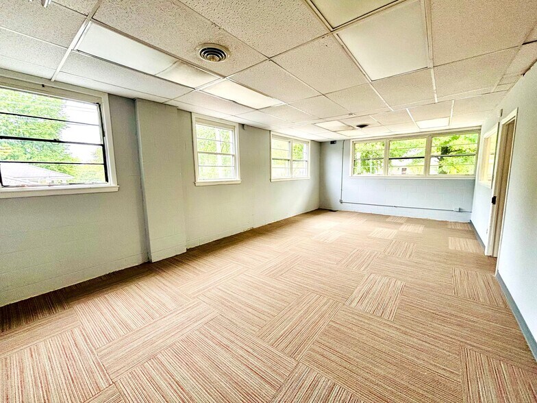 More Photos Of 1701 S Campbell Ave, Springfield Office For Sale