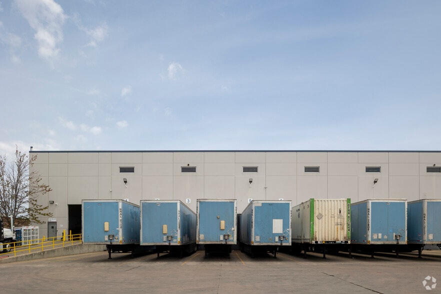 More Photos Of 11101 Franklin Ave, Franklin Park Distribution For Lease