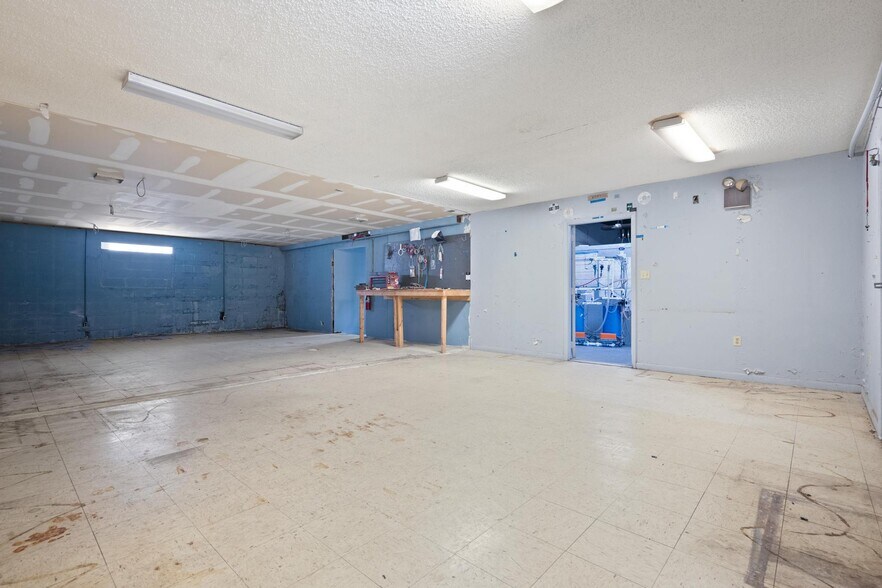 More Photos Of 325 E Lemon St, Tarpon Springs Warehouse For Sale