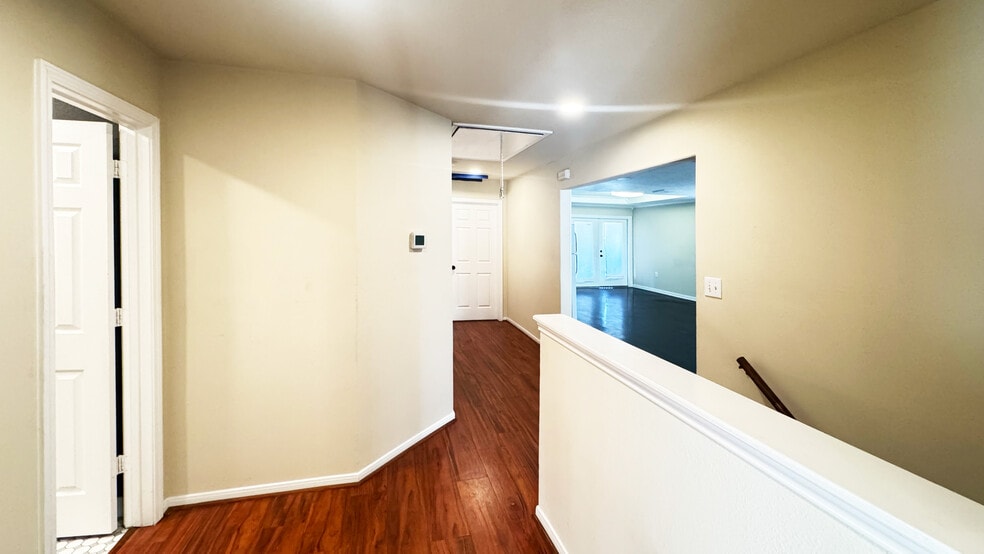 More Photos Of 6623 Gulf Fwy, Houston Office Residential For Sale