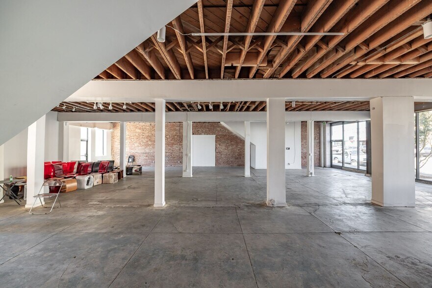 More Photos Of 629 N Western Ave, Los Angeles Office For Lease