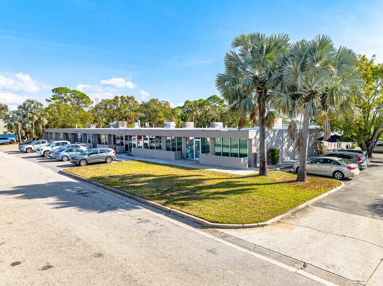 More Photos Of 2192-2198 Princeton St, Sarasota Manufacturing For Sale