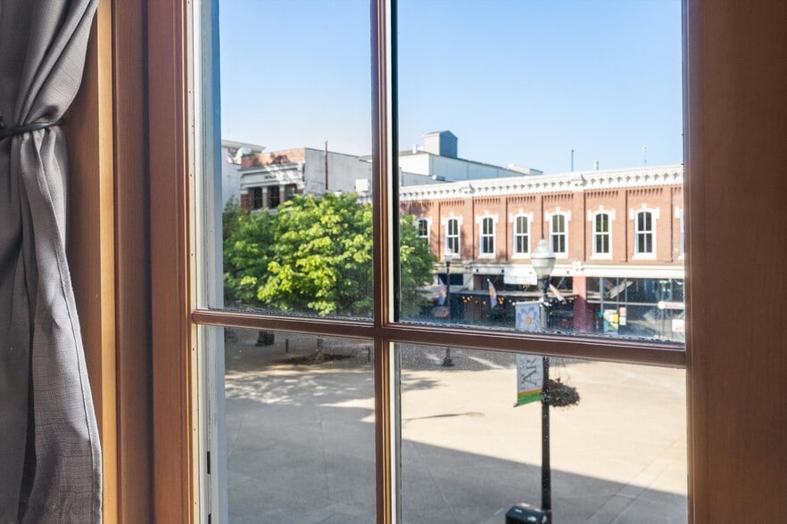 More Photos Of 16-20 Market Sq, Knoxville Apartments For Sale