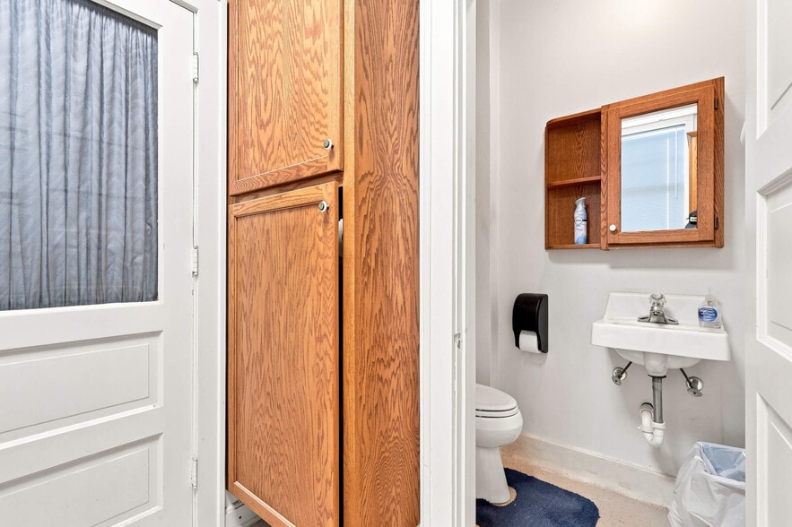 More Photos Of 308 N Wisconsin Dr, Sheboygan Freestanding For Sale