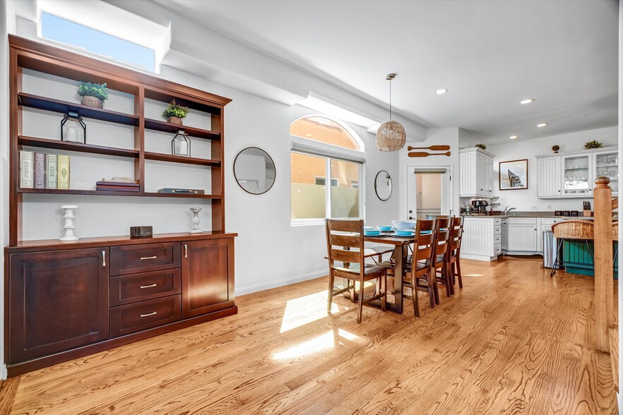 More Photos Of 179 Pomona Ave, Long Beach Hospitality For Sale