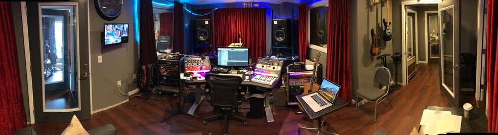 More Photos Of 500 Bishop St, Atlanta Theater Concert Hall For Lease