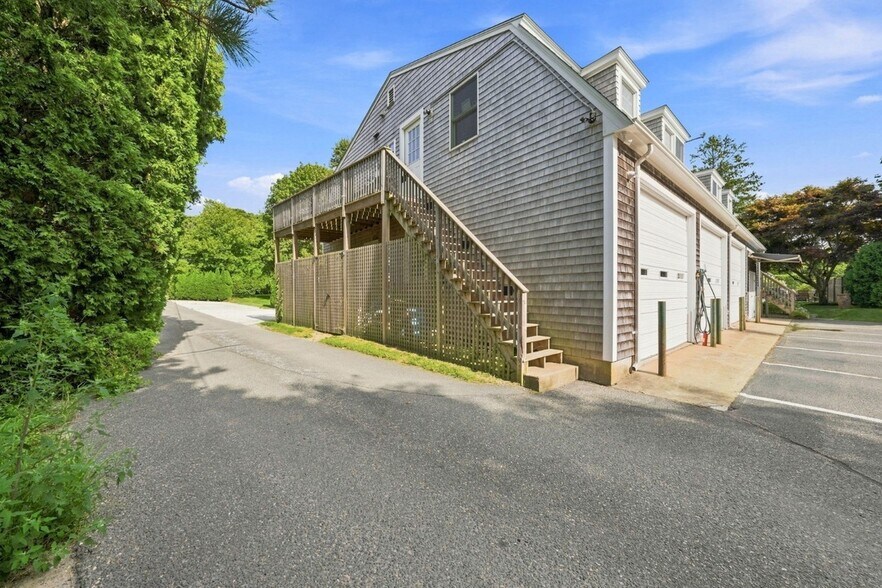 More Photos Of 148 Katama Rd, Edgartown Flex For Sale