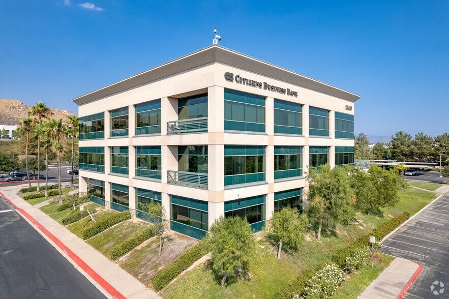 More Photos Of 28470 Avenue Stanford, Santa Clarita Office For Lease