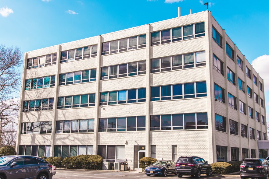 100 Merrick Rd, Rockville Centre, NY 11570 Office For Lease