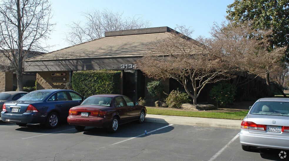3134 Willow Ave, Clovis, CA 93612 Office For Sale