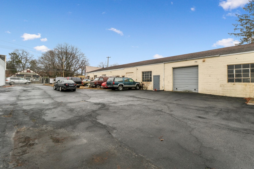 More Photos Of 1959 New York Ave, Huntington Station Auto Repair For Sale