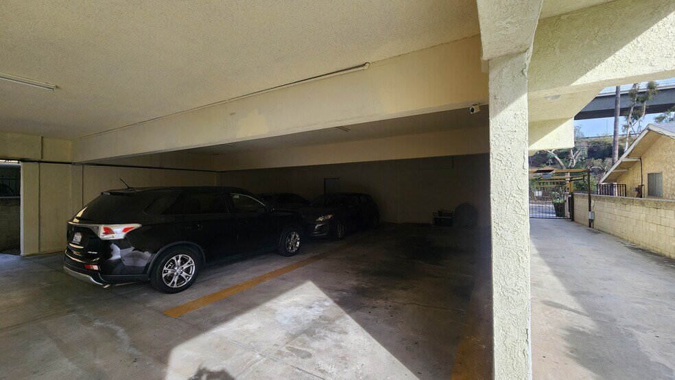 More Photos Of 5227 Eagle Dale Ave, Los Angeles Apartments For Sale