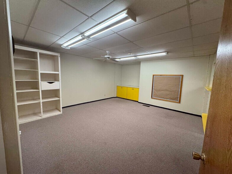 More Photos Of 1810 E Broadway Ave, Enid Flex For Sale