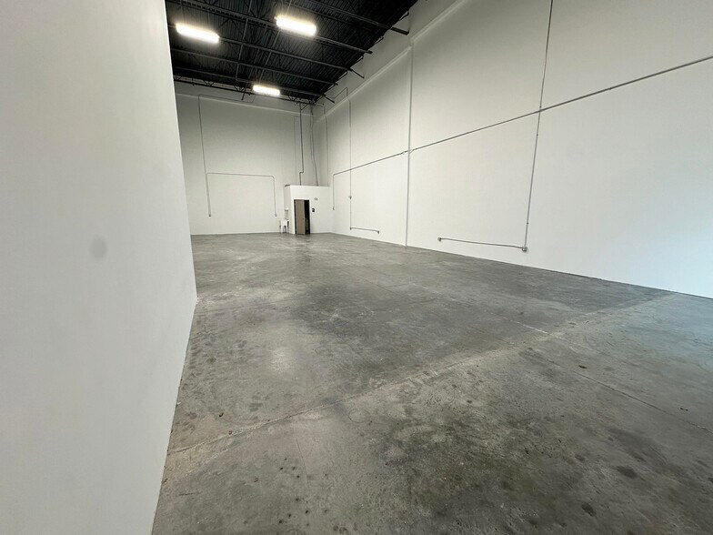 More Photos Of 7814-7816 SW Jack James Dr, Stuart Warehouse For Lease