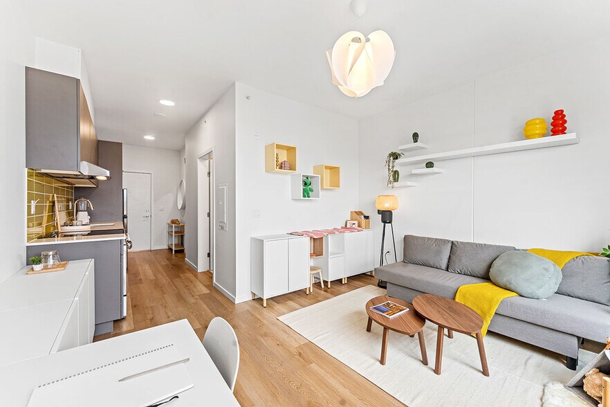More Photos Of 1888 Scotia St, Vancouver Apartments For Lease