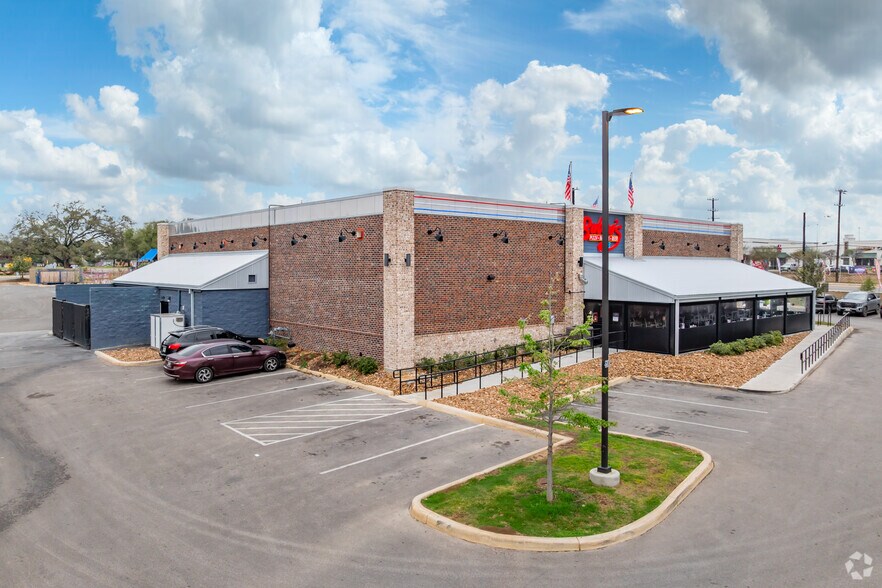 More Photos Of 2368 Military Dr, San Antonio General Retail For Sale