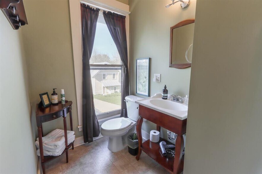 More Photos Of E3192 Apple Tree Ln, Waupaca Hospitality For Sale
