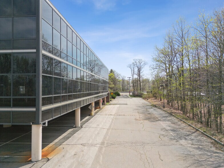 More Photos Of 1000 Sylvan Ave, Englewood Cliffs Office For Sale