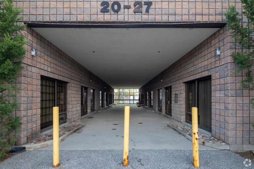 More Photos Of 90 Nolan Ct, Markham Service For Lease